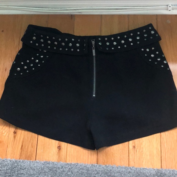 Size 4 GUESS skort - Picture 2 of 2